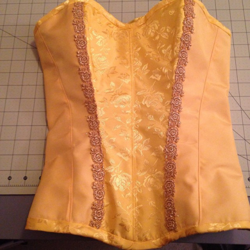 CORSET TOP TUTORIAL : Pattern drafting, cutting and sewing